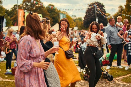 Pub in the Park background